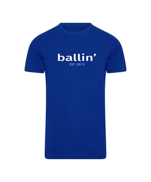 Heren t-shirt van het merk Ballin Est. 2013. Deze shirts van Ballin Est. 2013 zijn gemaakt van 100% biologisch katoen, en hebben tapered fit. Dit is een iets smallere pasvorm. Het zachte katoen zorgt voor een heerlijk draagcomfort.  Modelnaam: Tapered Fit ShirtCategorie: heren t-shirtMaterialen: biologisch katoenKleur: blauw