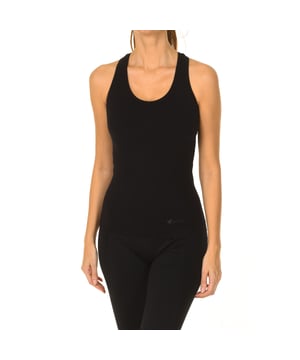 Camiseta deportiva con tirantes anchos.
Color Negro
Estilo americano.
Sujetador incorporado para una perfecta sujeción.
Tejido transpirable.

Composición:  58% Poliamida, 38% Poliéster, 4% Elastano

Lavar a mano. 
No usar lejía. 
No usar secadora. 
No planchar.