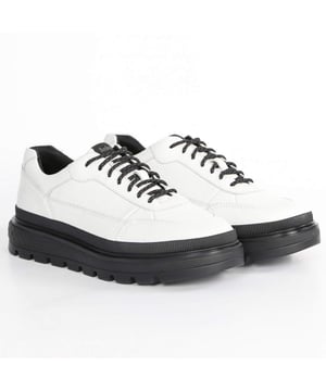 Basket Timberland Ray City Oxford Femme Weiß Leder. Authentischer Schuh der Marke Timberland - Streetwear/Sportswear-Design von Timberland - Timberland für modebewusste Frauen, perfekt für den Alltag - Der weiße Timberland-Basket kombiniert sich hervorragend mit dem Rest Ihrer Garderobe - Bequemes Leder - Klassische Schnürsenkel - Ray City Oxford - Synthetik.