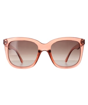 Las gafas de sol Calvin Klein CK22550S 674 dusty pink brown gradient presentan una montura cuadrada y elegante fabricada con materiales de primera calidad que garantizan durabilidad y un ajuste cÃ³modo y ligero. Las lentes estÃ¡n diseÃ±adas para ofrecer una protecciÃ³n total frente a los rayos UV, protegiendo tus ojos de la daÃ±ina exposiciÃ³n al sol a la vez que mantienen una visiÃ³n nÃ­tida. El modelo CK22550S estÃ¡ disponible en una gama de versÃ¡tiles opciones de color, lo que le permite elegir el par perfecto para complementar su estilo personal. Combinando el diseÃ±o minimalista caracterÃ­stico de Calvin Klein con una funcionalidad prÃ¡ctica, estas gafas de sol son un complemento chic para cualquier colecciÃ³n de accesorios.