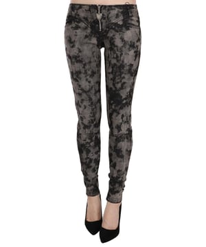 Marca: JUST CAVALLI  
Color: Negro gris con patrón  
Modelo: Pantalones de mezclilla ajustados de cintura baja  
Cierre con cremalleras  
Hecho en Italia  
Detalles de logo  
Material: 97% algodón 3% elastano