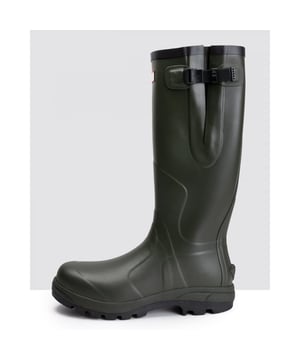 De unisex Balmoral Side Adjustable laars heeft een stevige zool met een hoog tractieprofiel voor verbeterde schokabsorptie, terwijl de schoenplaatjes in meerdere richtingen zijn ontworpen voor grip en modderafvoer. Deze unisex laars heeft een voorgevormde bovenlijn voor comfort en verstevigde panelen bij zowel het scheenbeen als de voet voor extra bescherming. De laars is gebouwd met gespecialiseerde technische elementen en is met de hand gemaakt van een zachte rubbersamenstelling voor comfort en duurzaamheid. Deze Balmoral field green laars heeft een kickspoor om de laars gemakkelijk uit te trekken en een verstelbaar kruisje aan de zijkant voor een pasvorm op maat.


Gecertificeerd veganistisch
Waterdicht
Handgemaakt
Hunter rood dooslogo
Polyester voering
Kickspoor om het uittrekken te vergemakkelijken
Multidirectionele buitenzool voor grip en modderafvoer
Ice trek compound voor slijtvastheid
Uniek voorgevormde bovenlijn voor comfort
Verstevigde panelen op het scheenbeen en de voorkant voor bescherming
Verstelbaar inzetstuk en gesp aan de zijkant om de pasvorm aan te passen
Geleverd met inlegzolen van 3 mm en 5 mm om vermoeidheid van de voeten te verminderen

 