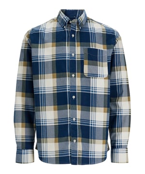 
Het jack en jones blauw dessin overhemd voor heren van Nummerzestien is een must-have voor elke mannelijke kledingkast. Het overhemd heeft een prachtig geruit motief en is gemaakt van een geribbelde, fluweelachtige stof. Dit geeft het overhemd een luxe en stijlvolle uitstraling. Dankzij de lange mouwen is het overhemd perfect voor het hele jaar door. De blauwdessin kleur zorgt voor een tijdloze en veelzijdige look, die gemakkelijk te combineren is met verschillende outfits. Het overhemd is ontworpen met één borstzak, wat zorgt voor een extra detail. Het materiaal van het overhemd is 100% katoen, waardoor het zeer comfortabel en ademend is. Met dit overhemd ben je verzekerd van een trendy en gepolijste look. Bestel nu jouw jack en jones blauw dessin overhemd en creëer eindeloze stijlvolle outfits!