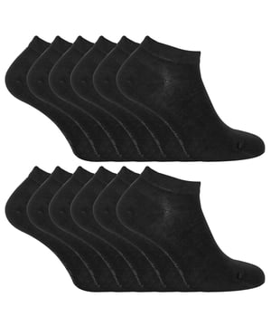 We hebben sneakersokken ontwikkeld van luxueus natuurlijk bamboe, fijn gebreid om de zachtheid van de bamboevezel op je huid te maximaliseren. Wil je een van de voordeligste pakketten bamboesokken die je ooit bent tegengekomen. Dan is dit pakket bamboe sneakersokken voor dames en heren iets voor jou. Sneakersokken zijn een essentieel onderdeel van onze sokkenlades. Als het warme zomerweer toeslaat, beginnen we ze eindelijk vaak te dragen, niet alleen voor sport, maar ook voor casual dagelijks gebruik en omdat ze in een multiverpakking van 12 paar worden geleverd, bieden ze ook veel waar voor hun geld. Bamboeas een vezel is luxueus zacht dankzij zijn natuurlijke eigenschappen en is veel beter dan katoen. Bamboe voert ook op natuurlijke wijze vocht van de voet af. Dus als je veel zweet omdat je aan het sporten bent of als het bloedheet is, zul je merken dat je voeten veel minder zullen zweten dan wanneer je normale katoenen gymsokken zou dragen. Deze sokken zouden dat zijn perfect om te dragen met elk soort schoen tijdens de zomermaanden, vooral wanneer de temperaturen echt beginnen te stijgen. Ze zijn ademend vanwege hun breitype, extreem dunne sokken die lucht door het garen laten stromen en helpen om je voeten af ​​te koelen. Om een ​​echt teken van kwaliteit te markeren, zijn deze fijn gebreide 200-naalds bamboe sokken afgewerkt met de Sock Snob print op de onderkant van de voet. Deze bamboe sneakersokken zijn verkrijgbaar in drie kleuren, waaronder zwart, wit en Grijs. Ze zijn gemaakt van: 80% bamboe, 19% nylon, 1% elastaan ​​en verkrijgbaar in maat 40-45 EU. Ze zijn verpakt in recyclebaar karton en zakken en ze zijn wasbaar in de machine.