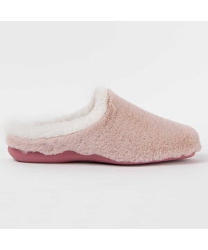 Hecho en España. Zapatilla de casa para mujer. Calce cómodo. Fabricada en materiales veganos. Fabricado por otras marcas para nuestra marca.