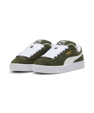 PRODUCTVERHAAL: Deze frisse kijk op de klassieke Suede is geïnspireerd door de heritage van PUMA binnen breakdancing en de invloed ervan op moderne streetwear. De Suede XL behoudt het iconische DNA van de Suede, maar geeft er een twist aan met een overdreven gewatteerde schacht en tong, plus een stevigere zool. Deze uitvoering heeft een volledige bovenkant van suede met een leren Formstrip. KENMERKEN EN VOORDELEN: PUMA's leren producten ondersteunen verantwoord vervaardigen. DETAILS: Suede bovenwerk; Leren Formstrip; Suede tong met mesh afwerking; Debossed en folie-geprinte PUMA branding op het zijpaneel; Mesh voering; Mesh inlegzool; Rubberen middenzool; Rubberen buitenzool; Voering: Textiel, Overig; Buitenzool: Rubber; Bovenwerk: Leer; Inlegzool: Textiel.