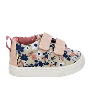 Espadrille Toms
 Baby first steps.
 Heel customized by the brand.
 Seams seen in tone.
 Made with quality recycled material.
 Composition: Exterior: Textile; Interior: Textile; Sole: Synthetic.
 Care:
Handwash