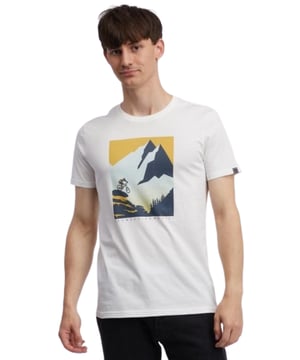 Mit dem 'SEVY REMAKE' T-Shirt von ragwear setzen Sie ein Statement für Downhill und Nachhaltigkeit. Es bietet mit seinem Regular Fit und dem weichen Materialmix den ganzen Tag über Tragekomfort. Der markante Downhiller-Print verleiht jedem Outfit eine sportliche Note - perfekt für Sommerabenteuer.