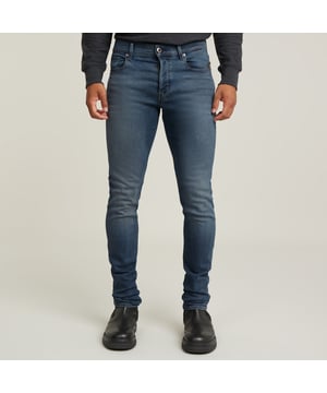 Knopfleiste. 5 Taschen. G-Star RAW-Label auf der Rückseite, aus einem papierähnlichen Material. Knopfverschluss. Die G-Star 3301 Slim Jeans verfügen über eine klassische 5-Taschen-Konstruktion, inspiriert von authentischen Western-Jeans. 99 % Baumwolle, 1 % Elastan. Superstretch. Italienischer Denim, 11 oz Gewicht. Slim.