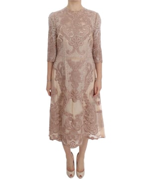 Neu mit Etikett  
Hergestellt in Italien  
Midi Shift-Kleid unterhalb des Knies  
Rosafarbe  
Motiv inspiriert von Sizilien  
Florale Spitze und Ricamo-Stickerei  
Reißverschlussöffnung im Rücken  
Innenteil aus Seidenstretch  
Materialzusammensetzung: 25% Baumwolle, 25% PA, 30% Seide, 20% Viskose  
Futterzusammensetzung: 76% Seide, 16% Baumwolle, 4% Elasthan, 4% Nylon  
Hohe Handwerkskunst  
Exklusives Design  