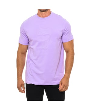 Camiseta manga corta 755402 hombre Karl Lagerfeld.

Presenta un cuello redondo acanalado, aportando un detalle texturizado y de estilo clásico.
Cuenta con un estampado de la marca Karl Lagerfeld en el frontal.
Lleva el nombre de la marca Karl Lagerfeld estampado en una de las mangas.
El corte y diseño sencillo permiten versatilidad en los looks y facilidad de combinación.
Esta camiseta de manga corta de Karl Lagerfeld es una prenda casual y polivalente, adecuada para múltiples ocasiones.
Su sencillez y comodidad, junto con el prestigio de la marca, la convierten en una opción atractiva y versátil.
 Composición: 95% Algodón, 5% Elastano
 Cuidados:
Lavar a temperatura máxima 30º.
Planchar a baja temperatura.
No usar lejía.
No usar secadora.
No lavar en seco.