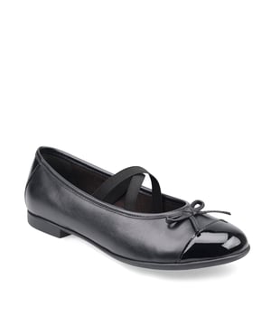 A feel-good fit is guaranteed with our Idol leather and patent school shoe. Perfect for senior girls, the elastic straps provides a secure fit while the biomechanically engineered sole is flexible and encourages natural, easy movement. Our Air Rite technology keeps feet fresh by encouraging air to flow, keeping feet cool and comfortable by reducing sweating.