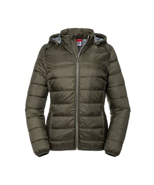 100% Polyester. Opstaande kraag met kinbeschermer en binnenste stormflap. Contrasterende ritsen, voering en accenten voor een verfijnde look. 2 zijzakken en 1 binnenzak met rits. Stretchband bij mouwen en zoom. Verstelbare 3-delige afneembare kap. Borstomvang: XS- 30-32in, S- 32-34in, M- 34-36in, L- 36-38in, XL- 38-40in, 2XL- 40-42in, 3XL- 42-44in.