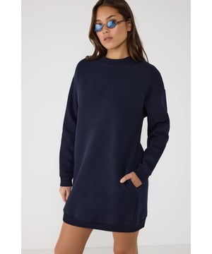Nomatter-What bietet eine Kollektion für starke, einzigartige und stilbewusste Frauen. Hochwertige Stoffe und moderne Designs vereinen Komfort und Eleganz für jeden Anlass. Ob Alltag oder besondere Events – unsere Liebe zum Detail macht den Unterschied. Entdecken Sie zeitlose Ästhetik mit femininen Akzenten und heben Sie Ihren Stil auf ein neues Level. Mit "Nomatter-What" finden Sie die perfekte Kombination aus Ausdrucksstärke und Eleganz.