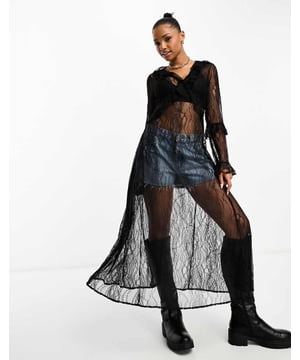 Tops by Miss Selfridge Can't top this V-neck Long sleeves Ruffle trims Longline cut Regular fitSold By: Asos