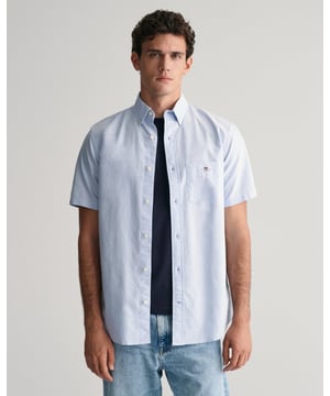 A foundation for any modern wardrobe, this authentic cotton Oxford shirt is a GANT icon. Cut for a regular fit, this short-sleeved shirt has a button-down collar, chest pocket, curved hem and a box pleat with the signature GANT locker loop invention at the back. It is accented with an '80s archive-inspired GANT shield graphic embroidered at the chest.

Regular fit
Button-down collar
Chest pocket
Short sleeves
Recycled polyester buttons
Box pleat with locker loop at back
GANT graphic embroidered at chest pocket

 100% cotton 

3000201
&nbsp;
&nbsp;
