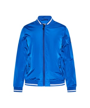 Een bomberjack voor wie op zoek is naar een perfecte mix van stijl en functionaliteit. Deze jas heeft een ritssluiting aan de voorkant die loopt van de onderkant tot aan de kraag voor een veilige pasvorm. De geribbelde structuur bij de kraag zorgt voor een extra vleugje verfijning en wordt aangevuld met contrasterende streepdetails. De geribde elastische banden bij de manchetten en onderzoom zijn vervaardigd met oog voor detail en hebben bijpassende strepen voor een samenhangende look. Met twee voorzakken met knoopsluiting biedt deze jas handige opbergmogelijkheden zonder dat dit ten koste gaat van de stijl. De ingezette mouwen en de normale schoudernaad zorgen voor een comfortabele pasvorm  college jack