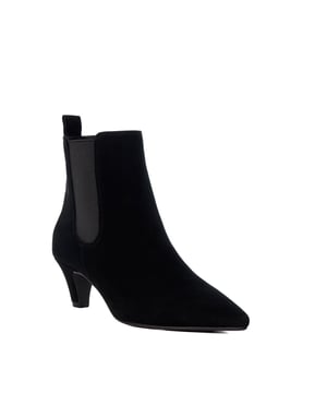 Designed for whatever your week has in store, this versatile mid heel ankle boot will team perfectly with trouser, jeans and dresses. Crafted from premium soft suede this pointed toe design features elasticated side panels and a rear pull tab.