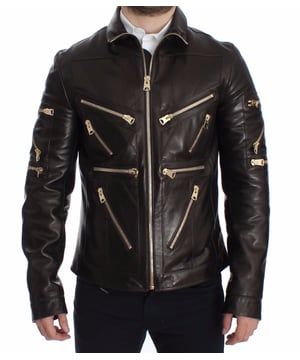 Atemberaubende Lederjacke aus braunem Lammleder von Dolce & Gabbana  
Exklusives Stück aus der MainLine-Kollektion  
Braune Farbe mit goldenen Metallelementen  
Vollständiger Reißverschluss  
Mehrere Außentaschen mit Reißverschluss  
Zwei Innentaschen  
Gravierte Logo-Metallelemente  
Hervorragende Passform und Komfort  
Hergestellt in Italien  
Material: 100% Lammleder  
Futter: 44% Acetat, 41% Viskose, 15% Lammleder  
Material: 100% Lammleder