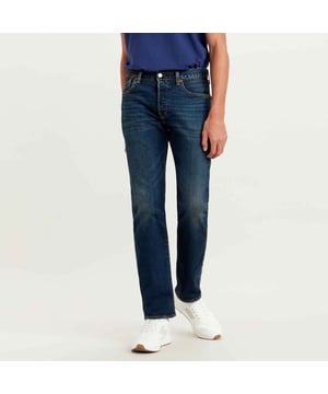 Heren Levis 501 Original Block Crusher Jeans in denim.- 5-pocketconstructie. - Klassieke knoopgulp.- Gemerkte lederen patch achteraan in de taille.- Gemerkte tab achteraan. - Afgewerkt met contrasterende stiksels.- Rechte broekspijp met een licht taps toelopende beenopening.- 100% katoen.- Ref: 005013061