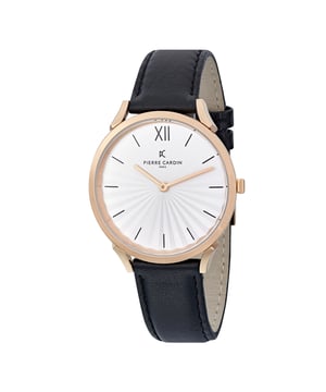 Diese Pierre Cardin Pigalle Plissée Analog Uhr für  Unisex ist das perfekte Accessoire zum tragen oder verschenken. Ihr Rosagold 40 mm Rund Gehäuse kombiniert mit dem bequemen Schwarz Armband aus  Leder garantiert, dass Sie diese atemberaubende Uhr kompromisslos genießen werden. Angetrieben von einem hochwertigen Quarz Uhrwerk und wasserdicht bis 3 bars, läuft Ihre Uhr stets weiter. Klassische und charmante Uhr für jeden Anlass und jede Frau Diese hochwertige Uhr hat ein Schwarz Leder Band ( 21 cm Länge und 18 mm Breite) mit einer Dornschließe Gehäusedurchmesser: 40 mm,Gehäuse Höhe: 6.55 mm, Gehäusefarbe: Rosagold Zifferblattfarbe: weiß
