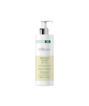 skinChemists Wrinkle Killer Sun Protection Body Cream es una fórmula nutritiva y protectora que combina FPS 30 con potentes ingredientes como el jugo de hoja de Aloe Barbadensis y el aceite de Persea Gratissima. Este producto de belleza limpia ayuda a hidratar y suavizar la piel a la vez que proporciona una protección solar esencial. Su fórmula ligera y no grasa es perfecta para mantener un cutis sano y radiante.
