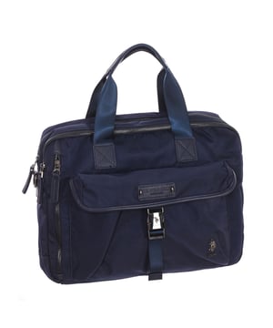 Aktentasche für Herren der Marke U.S. POLO ASSN.
 Außen aus synthetischem Material.
 Zwei Fächer mit Reißverschluss.
 Vordere Außenseite: Eine Reißverschlusstasche und eine Tasche mit Schnallenverschluss.
 Hintere Außenseite: Eine Reißverschlusstasche.
 Vorderseite innen: Eine Reißverschlusstasche, zwei offene Taschen und 4 Stiftfächer.
 Hintere Innenseite: Zwei große Taschen mit Klettverschluss.
 Sie hat Griffe und einen verstellbaren, abnehmbaren Riemen.
 Innenfutter mit Markenaufdruck.
 Markenlogo auf der Vorderseite.
 Maße: 38x30x10cm
 Zusammensetzung: 80% Nylon, 20% Polyurethan
 Pflege:
Mit einem feuchten Tuch reinigen.
