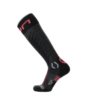 Sportliche Damen Ski Socken von der Marke UYN. Angenehmer Tragekomfort dank einer Kombination aus kostbarer Merinowolle und Natex Bio-Fasern. Verhindert Blasen und Reibungen durch Zwei-Schichten-System.
