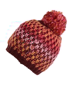 Keep them cosy with the Bitsie V kids' hat from Regatta. The fleece lining will ward off the cold and the pom pom brings the style. Material: 100% Acrylic. Ref: RKC249173.