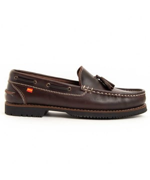 Gemaakt in Spanje. Purapiel-garantie, 10 jaar garantie. Casual mocassin voor heren. Gemaakt van 100% natuurlijk leer, chroom VI vrij. Hoogwaardige materialen. Handgemaakte stiksels. Rubberen antislipzool. Door andere merken voor ons merk gemaakt.