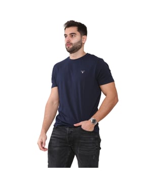 These Original Mens Designer Gant T-Shirts feature the brands classic Logo and a Crew Neckline. Crafted With 100% Cotton, these Lightweight and breathable Regular Fit T-shirts are Machine Washable.