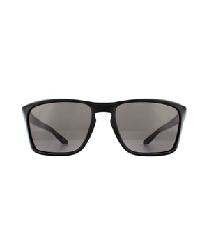 Oakley Zonnebril Sylas OO9448-01 Gepolijst Zwart Prizm Grijs zijn een klassiek frame met Oakley's betrouwbare ontwerpfuncties voor optimaal comfort, het driepuntse pasvorm en het Matr-frame. Veelzijdig en perfect voor de hele dag slijtage, de sylas is ook een hoed compatibel ontwerp!