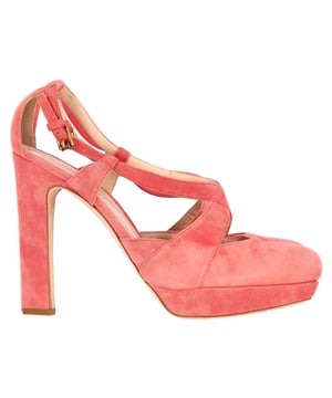 VINTAGE, RRP AS NEW
Make a bold statement with the Jil Sander Cross Strap Chunky Heel Platform Pumps in vibrant coral suede. These striking pumps combine modern design with retro-inspired details, featuring cross straps that elegantly secure the foot, while the chunky heel and platform add a touch of vintage charm. The soft coral suede creates a luxurious texture, adding a pop of color to any outfit. Whether you're dressing up for a special occasion or elevating your everyday look, these pumps offer both style and comfort with a unique, fashion-forward twist.

 Jil Sander Cross Strap Chunky Heel Platform Pumps in Coral Suede

Condition: Excellent
Signs of wear: No visible sign of wear. No Mark at insole.,  Very light mark at soles.
Packaging: None
Color: Coral
Material: Suede | suede
Size: EU | 39.5/US9.5/UK6.5
Measurements: Heel height: 115; Insole length: 280
SKU: NAPPUGBSH432459W