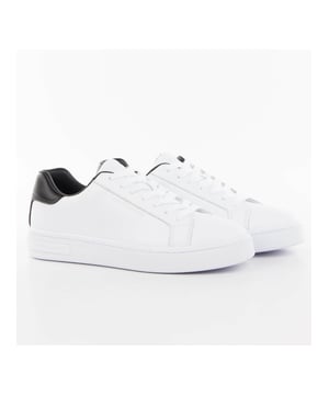 Basket Armani Exchange Urban Femme Weiß Leder. Authentischer Schuh der Marke Armani Exchange - Streetwear/Sportswear-Design von Armani Exchange - Armani Exchange für modebewusste Frauen, perfekt für den Alltag - Der weiße Basket Armani Exchange lässt sich ideal mit Ihrer Garderobe kombinieren - Bequeme Lederoberfläche - Klassische Schnürsenkel - Urban - Synthetisch