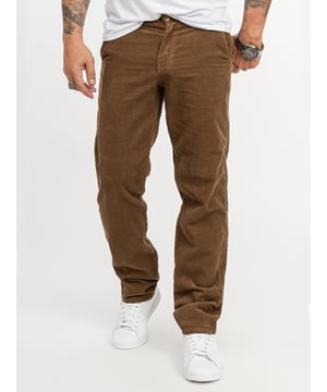 Wenn Sie nach stylischen Beinkleidern suchen, dann sind Sie bei Rock Creek an der richtigen Adresse. Die Marke bietet eine Vielzahl an modischen Hosen für Damen und Herren. Wählen Sie zwischen lässigen, eleganten und extravaganten Modellen und finden Sie die ideale Hose für Ihren Stil. Die verschiedenen Modelle begeistern mit einer hohen Materialqualität, einer hervorragenden Verarbeitung und einem angenehmen Tragegefühl. Außerdem präsentieren sie sich mit trendstarken Designs. Mit dem Modell RC-2156 bieten wir Ihnen, eine Cordhose mit einem robusten Stoff die zugleich weich, gemütlich und trotzdem edel aussieht an.