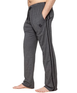 These Regular fit EZLP586 Lounge pants feature classic contrast stripes to sides, 2 side pockets, cotton blend for superior comfort, adjustable waist with drawstrings