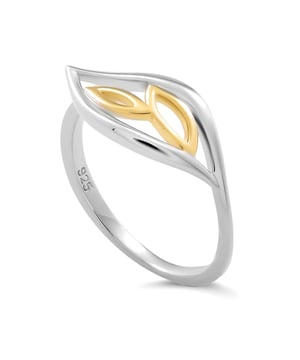 Dieser aufwendige Ring für Damen von Orphelia ist das perfekte Geschenk, um sich selbst oder einen geliebten Menschen zu verwöhnen. Der Ring ist aus 925 Sterlingsilber, silberfarben/goldfarben, hat die Größe 54, wiegt 1,8 Gramm und ist an der breitesten Stelle cm breit. Der Orphelia „Charlotte“ Damenring aus 925 Sterlingsilber – Silber/Gold ZR-7523 wird in einer atemberaubenden Geschenkbox geliefert und hat eine zweijährige Garantie.