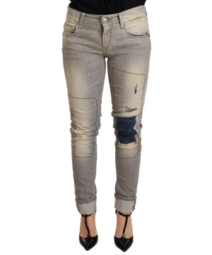 ACHT  
Prachtige gloednieuwe jeans van ACHT van 100% authentieke gewassen katoen met slim fit en opgerolde zoom.  
Pasvorm: Slim fit  
Kleur: Grijs gewassen  
Materiaal: Katoen  
Twee voorzakken en twee achterzakken  
Knopenfly  
Logo-details  
Gemaakt in Italië