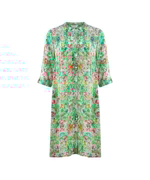 Inoa Versailles Gardenia 1202120 Green Shirt Dress. Show off your style wearing the Inoa Green Dress. Its flattering Print make it a timeless piece for your wardrobe. Crafted from luxurious fabric, you'll make a statement with every wear. Make a statement in style!. 100% Silk, Shape Print Design. Short Sleeve, Collar Neck, Shirt Dress, Loose Fit. This Item is suitable for sizes UK 8- UK 14. Product Style: Versailles Gardenia 1202120