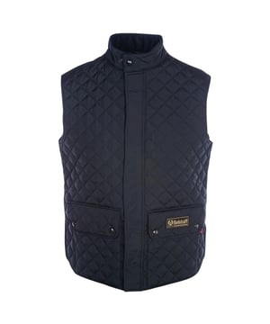 Ervaar het ultieme in veelzijdigheid en stijl met het Belstaff Navy Jacket. Deze jas biedt zowel warmte als een modieus ontwerp, waardoor je moeiteloos kunt overstappen van een casual look voor overdag naar een chique avondensemble. Blijf gezellig en zie er geweldig uit met dit must-have jack!, Dun lichtgewicht gilet, Materiaal: 100% polyester, Vulling: 100% polyester, Merkbadge op de linkerborst, Lichtgewicht, Ritssluiting, Donkerblauw gilet, Marineblauw jack