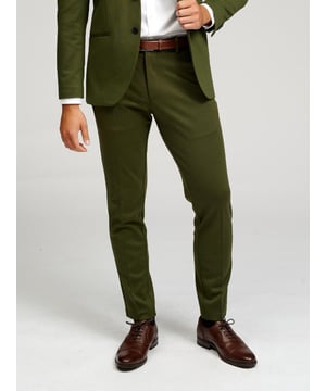 De Originele Performance Pants ™ zijn broeken met een stijlvolle uitstraling en uitstekende functionaliteit, zodat je de hele dag kunt genieten van ongeëvenaard comfort. Dit groene model past goed bij elke garderobe en elke outfit, waardoor je een look kunt creëren die zowel stijlvol als comfortabel is. Als je hoge eisen stelt aan de functionaliteit en kwaliteit van je kleding, is de PERFORM COLLECTION van TeeShoppen de juiste plek voor jou om te verkennen. We hebben deze collectie ontwikkeld om de beste kleding voor jou te maken van zachte, goede en rekbare materialen die de hele dag prettig dragen. Bekijk onze volledige selectie Performance broeken voor heren.

Hier zie je de broek in de kleur groen. De broek heeft een slim fit. Het model is ook verkrijgbaar in Regular fit.

Mis je een top die bij de broek past? Bekijk onze selectie bovenstukken, Overhemds en truien.

In welke maten zijn de broeken verkrijgbaar? De broeken zijn verkrijgbaar in 29 verschillende maten. Bekijk en selecteer de maat onder "Maat". De maten zijn aangepast aan mannen. Als je hulp nodig hebt bij het bepalen van de juiste maat, kun je altijd onze Maatgids volgen.

Over TeeShoppen: Bij TeeShoppen denken we niet altijd dat prijs en kwaliteit met elkaar verbonden zijn, en dat willen we graag bewijzen. Ons assortiment bevat basis modekleding die we zelf graag dragen. En we doen geen concessies aan kwaliteit en design. De kleding is gemaakt van heerlijke materialen die comfortabel dragen en ontworpen zijn om gestyled te worden voor elke gelegenheid. Wil je een tijdloze leverancier van modekleding voor zowel mannen als vrouwen? Dan ben je bij ons aan het juiste adres. Bij TeeShoppen betaal je niet voor dure merken en kosten - alleen voor hoge kwaliteit en geweldige service. Dat is belangrijk voor ons.