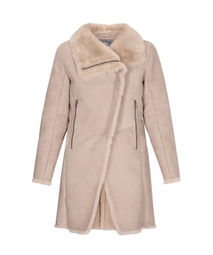 Maak kennis met een luxe jas van schapenvacht met een reverskraag voor maximale warmte. Dit casual maar veelzijdige kledingstuk met zijzakken met ritssluiting en lange mouwen met standaard manchetten is gemaakt voor comfort bij koud weer.  Jas