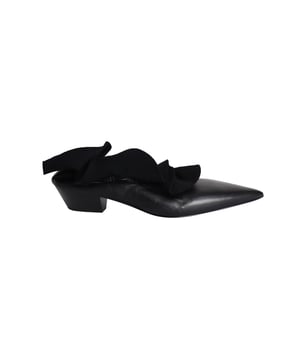 VINTAGE, RRP AS NEW
A sleek and sophisticated silhouette, these low-heel pumps from Jil Sander are sure to turn heads. Crafted in supple calfskin leather with exaggerated ruffle detailing, this pointed-toe pump will be your go-to piece for the season.

Jil Sander Ruffle-Detail Pointed-Toe Pumps in Black Calfskin Leather
Condition: Excellent
Sign of wear: No visible defects, slight dust
Material: Calfskin leather
Color: Black
Size: EU39 / UK6 / US9
SKU: 292608