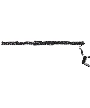 100% authentieke Dolce & Gabbana vlinderdas
  Verstelbare nekband one size fits all
  Kleine metalen gesphaak aan de achterkant van het model
  Zwart stippenontwerp
  Gemaakt van 100% zijde
  Geknoopte vlinderdas
  Logodetails op de stropdas
  Vervaard