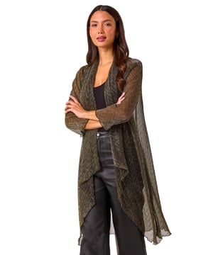 Shimmer Plisse Longline Kimono from Roman. Wrap up in style this Autumn/Winter with this gorgeous plisse longline kimono. Featuring a striking chevron metallic print and crafted from stretch plisse fabric, this kimono exudes elegance. With a flattering longline length, long sleeves, and an edge to edge design, it's perfect for layering over any outfit. The waterfall front adds a touch of sophistication. Pair it with a simple t-shirt and PU trousers for a chic and on trend look!