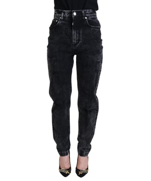 Hermosos pantalones de mezclilla Dolce & Gabbana con detalles de logo  
  Nuevos con etiquetas  
  Material 98% algodón y 2% elastano  
  Color negro elegante  
  Cierre con cremallera  
  Detalles icónicos del logo de Dolce & Gabbana  
  Hecho en Italia