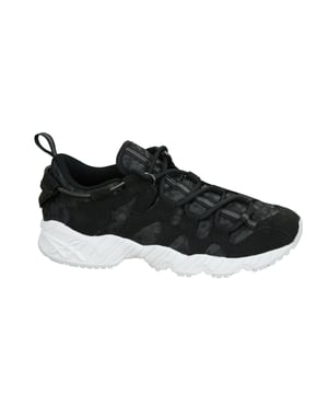 ASICS se une con las zapatillas Mita Sneakers con sede en Tokio esta temporada, actualizando el gel-mai con patrones como Panther. La parte superior de gamuza de una pieza ve el nylon de guepardo subrayado con un camuflaje sutil, mientras que la plantilla presenta un estampado a medida y un acabado de marca compartida. Una reinterpretación salvaje para el corredor de los 90, el sistema de cordones asimétrico y los cordones elásticos se complementan con el rendimiento del amortiguación de gel que absorbe el choque y la entresuela de Fuzex.

Parte superior de gamuza de 1 pieza
Camo Nylon subrayado
Cordón asimétrico
Cordones elásticos
Entresuela acolchada en gel
Suela de goma de groove flexible