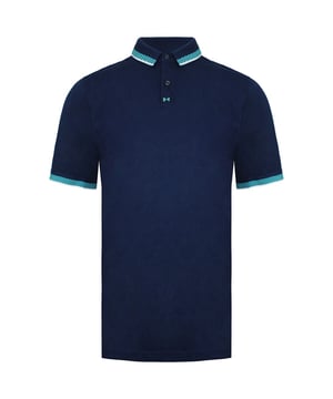 El polo de golf Under Armour Ace es una prenda de alto rendimiento y estilo diseñada específicamente para golfistas. Este polo combina características innovadoras con un diseño clásico, lo que lo convierte en una opción fiable tanto para el rendimiento como para el estilo en el campo de golf.

Fabricado con la tecnología HeatGear de Under Armour, este polo está diseñado para mantenerte fresco, seco y cómodo durante tus rondas. El tejido que absorbe la humedad aleja rápidamente el sudor de tu cuerpo, permitiendo que se evapore y manteniéndote seco incluso en días calurosos y húmedos.

Con un cuello de polo clásico y una tapeta de tres botones, esta camisa ofrece un aspecto atemporal y sofisticado adecuado para el campo de golf. El corte regular proporciona una silueta cómoda y relajada, permitiendo un movimiento sin restricciones y un rango completo de movimiento durante sus swings.

El tejido es ligero, transpirable y elástico, lo que garantiza una comodidad y flexibilidad óptimas durante todo el juego. Permite un excelente flujo de aire y ventilación, manteniéndote fresco y cómodo desde el primer tee hasta el último putt.

Con protección solar UPF 30+ incorporada, este polo proporciona una capa adicional de defensa contra los dañinos rayos UV, ayudando a proteger tu piel durante las largas horas en el campo.

El polo de golf Under Armour Ace no sólo se basa en el rendimiento, sino también en el estilo. Su diseño limpio y minimalista lo hace versátil, lo que le permite pasar sin esfuerzo del campo de golf a entornos informales.

Elija el polo de golf Under Armour Ace por su rendimiento superior, ajuste cómodo y estilo clásico. Eleve su juego de golf con este polo fiable y moderno de Under Armour. Experimenta la combinación perfecta de rendimiento y estilo en las calles.