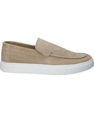 De Barron is een smart-casual loafer voor heren. De loafer is gevoerd met premium leer & de buitenkant is voorzien van suéde. De zool van deze schoen is met zorg samengesteld en geeft een unieke look aan het geheel. Deze instapper past perfect onder een chino, pantalon of jeans. Perfect voor dit seizoen!
