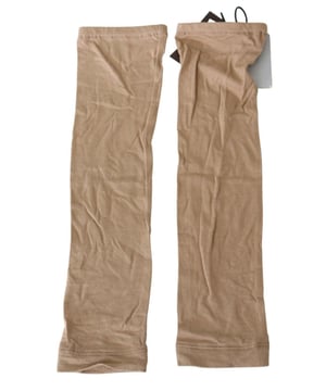 <ul>
  <li>A estrenar con etiquetas</li>
  <li>Confeccionado en una mezcla de viscosa y lana</li>
  <li>Fabricado en Italia</li>
  <li>Color beige</li>
  <li>Detalle del logotipo</li>
  <li>Accesorio perfecto para mujer</li>
</ul>
